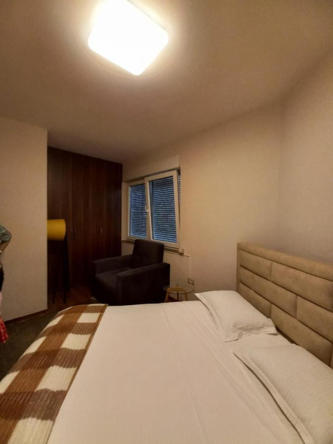 Penthouse Rooms & Aparts Tirana Extérieur photo