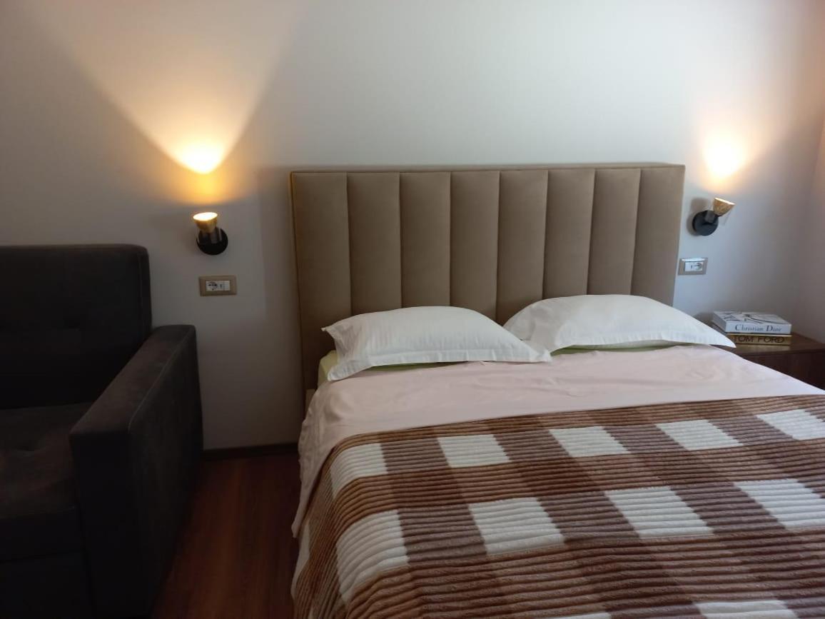 Penthouse Rooms & Aparts Tirana Extérieur photo