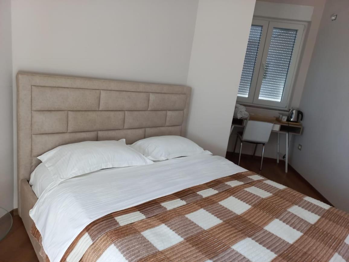 Penthouse Rooms & Aparts Tirana Extérieur photo