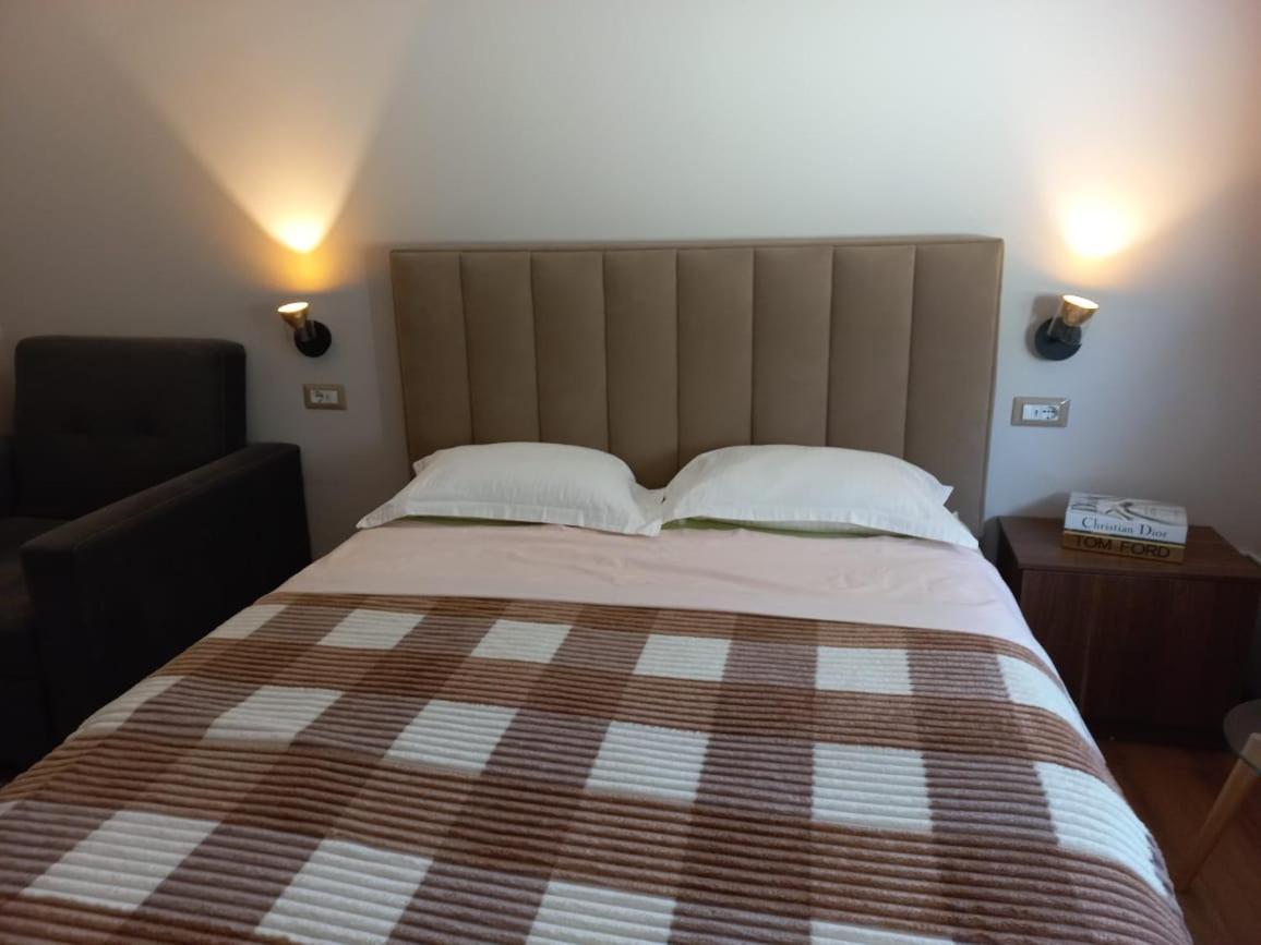 Penthouse Rooms & Aparts Tirana Extérieur photo