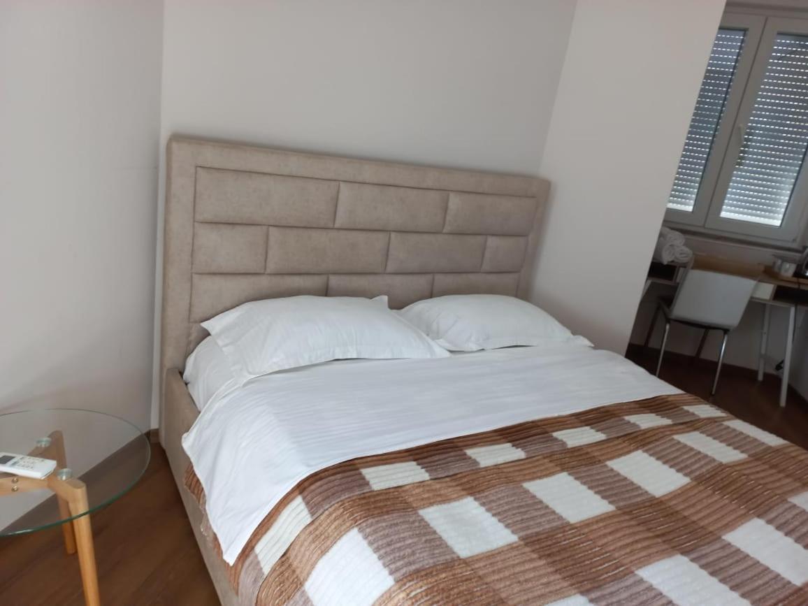 Penthouse Rooms & Aparts Tirana Extérieur photo